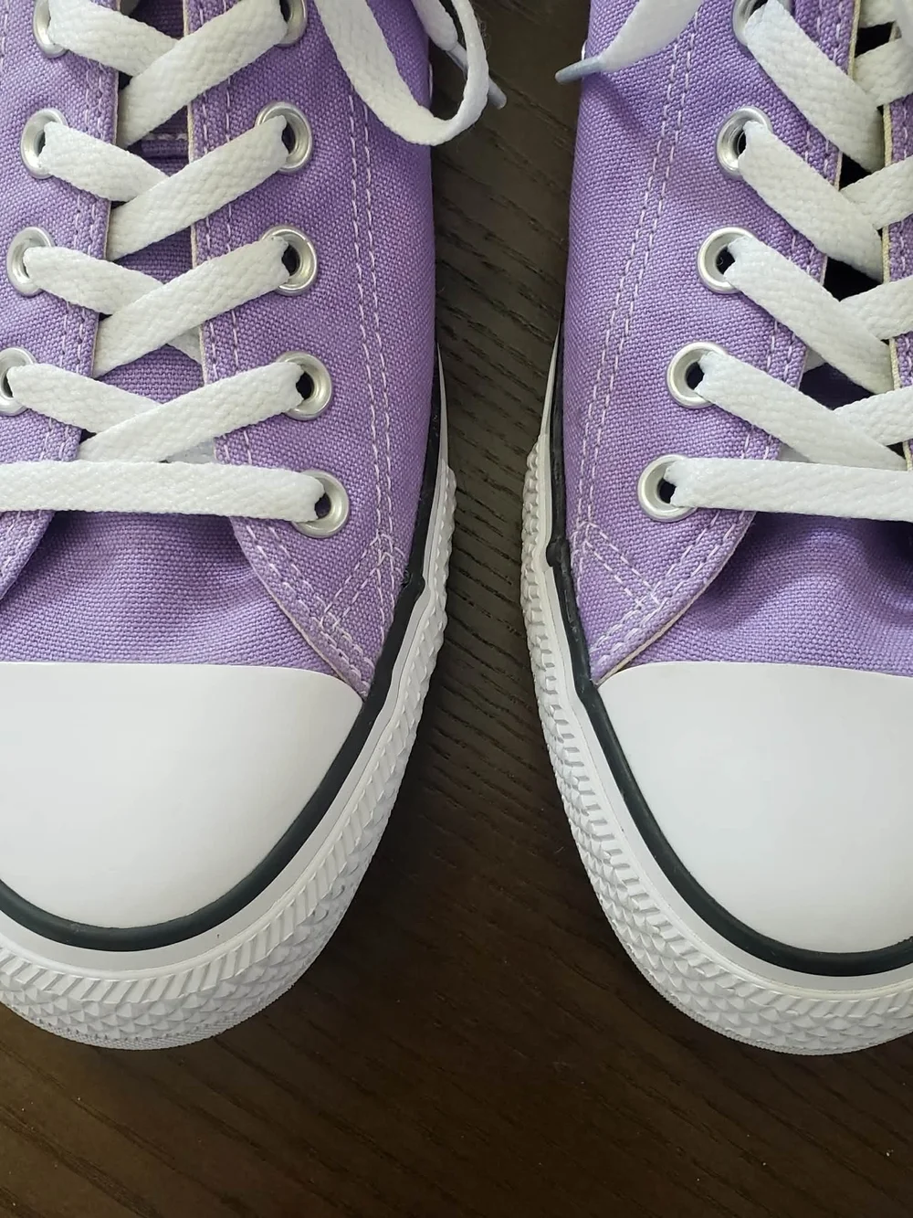 Converse Lavender Canvas Low-Top Sneakers with White Laces Men's Size 11